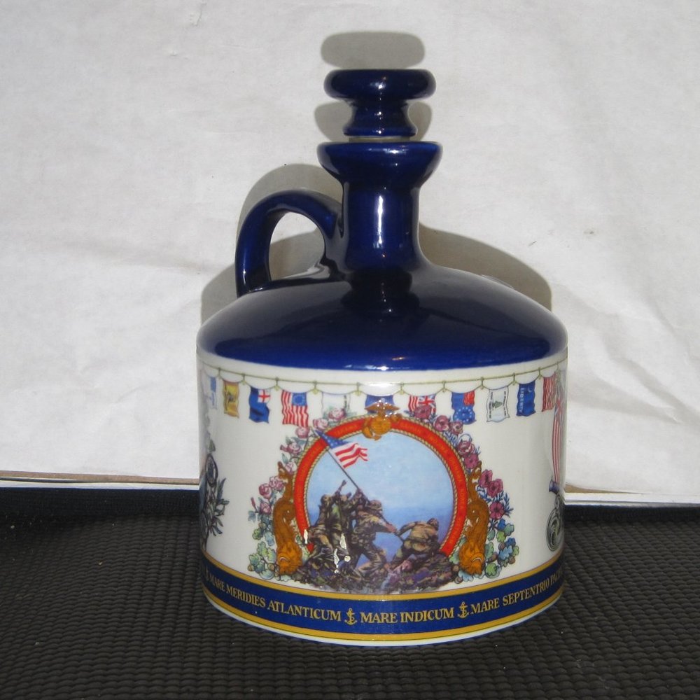 RARE! 1995 BLUE JIM BEAM BOTTLE & SPECIALTIES CLUB JUG DECANTER Wade Porcelain